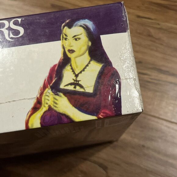 POLAR LIGHTS "THE MUNSTERS" ASSEMBLY KIT #POL835 **GLOWS IN THE DARK**Sealed NIB - Picture 3 of 5